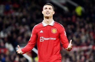 Cristiano Ronaldo e il pacco da 17 milioni di euro l’anno (in GIF)