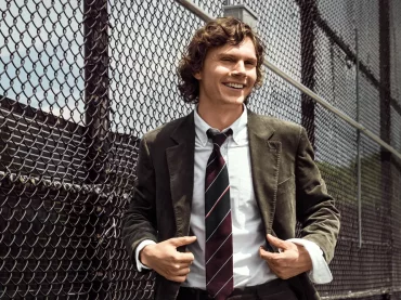 Evan Peters di nuovo nudo in American Horror Story – Coven – GIF