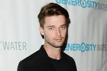 Patrick Schwarzenegger mostra i progressi fisici in sei mesi, le foto social