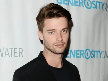 Patrick Schwarzenegger mostra i progressi fisici in sei mesi, le foto social