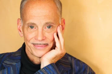 John Waters diventa stella sulla Hollywood Walk of Fame: “Più vicino alla fogna che mai!”