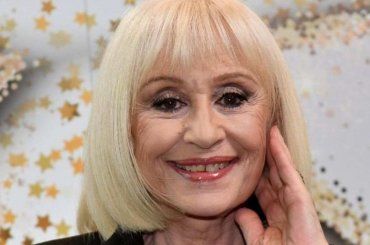 Splendida Cornice, Geppi Cucciari celebra Raffaella Carrà e debutta con il 5,6% di share