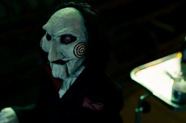 SAW X, il nuovo trailer italiano del sequel horror che segna il ritorno di Tobin Bell