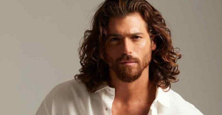 Can Yaman si scaglia contro un fan: il video diventa virale