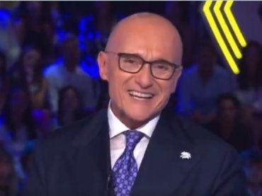 Alfonso Signorini, a quanto ammonta il cachet del celebre presentatore? La cifra