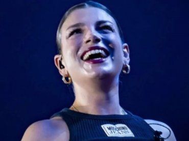 Emma Marrone è in tour e lascia la scelta ai follower. Qual è la migliore delle tre?