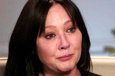 Shannen Doherty, il tumore è diventato più aggressivo e si è esteso alle ossa: “Non smetto di lottare”