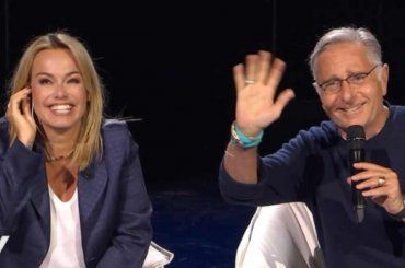 Sonia Bruganelli difende il “suo” Paolo: “Non sono i programmi televisivi a creare mostri”