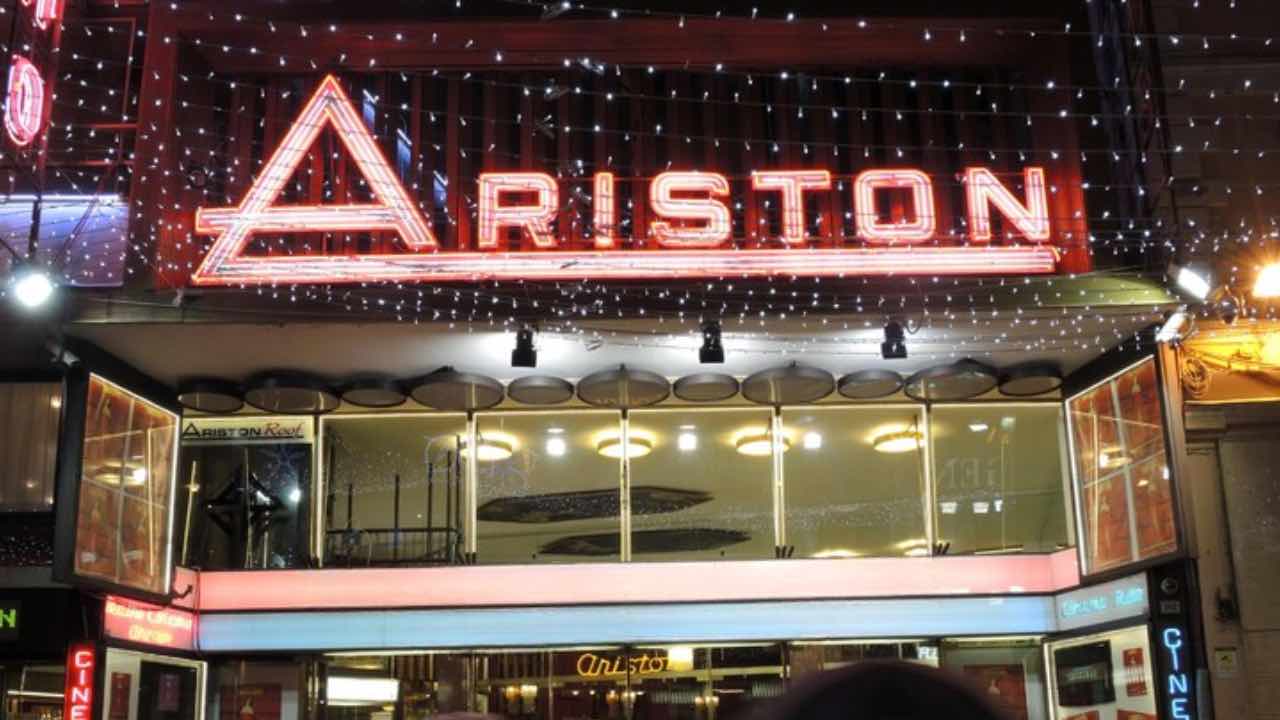 Sanremo 2024, come fare per avere un posto al Teatro Ariston: regolamento e  costi