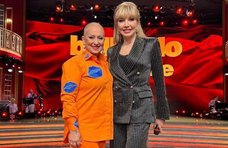 Carolyn con Milly Carlucci