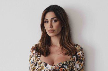 Belen Rodriguez criticata per le foto in intimo: ” Solo così puoi far carriera”, la showgirl risponde in modo epico