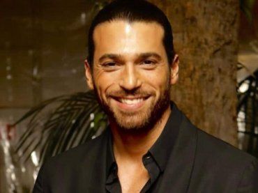 Can Yaman senza veli in “Viola come il Mare 2”, lo spoiler manda in tilt Instagram