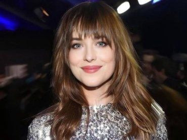 Dakota Johnson, bagni in vasca e dormite da 14 ore: è così che si resta giovani e belle