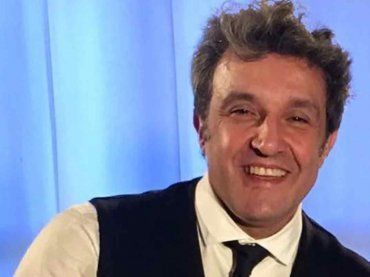 Flavio Insinna il dettaglio della sua vita che non ha mai reso pubblico, il motivo dietro questa “scelta”