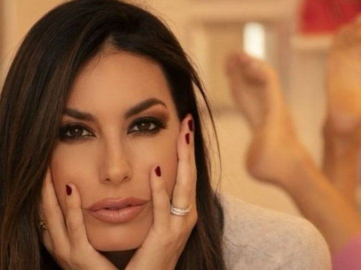 Elisabetta Gregoraci di oro vestita accende il Natale 2023: “Bellissima è riduttivo”