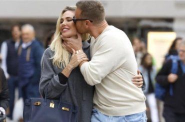 Ilary Blasi, weekend d’amore con Bastian, l’anello al dito non passa inosservato