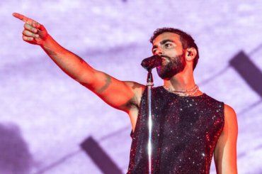 Marco Mengoni vola in Sardegna per l’ultimo dell’anno, quanto costa l’intero concerto?