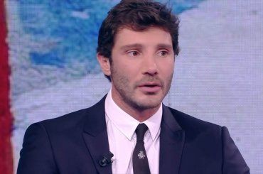 Stefano De Martino bacchetta Belen dopo “Verissimo”, ma la replica lascia a desiderare