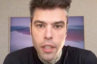 Fedez difende Chiara e risponde a Giorgia Meloni: “Noi diffidiamo dei politici”