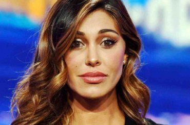 Belen Rodriguez senza anello, semplice dimenticanza o problemi con Elio?