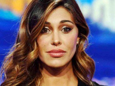 Belen Rodriguez senza anello, semplice dimenticanza o problemi con Elio?