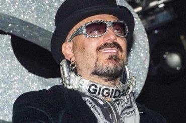 Gigi D’Agostino saluta amici e fan, come sta e di cosa soffre il conduttore radiofonico