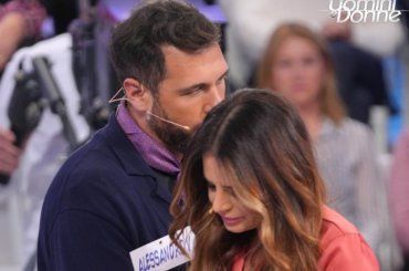 Uomini e Donne, Alessandro esce con Cristina, Roberta abbandona il programma