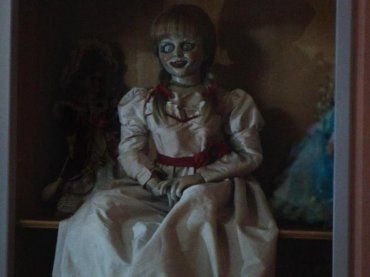 Annabelle, sai cosa accade quando si sposta la vera bambola assassina?