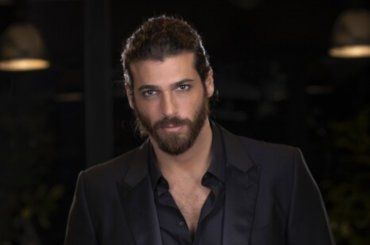 Can Yaman si prepara per ‘Sandokan’ ma l’enorme dettaglio fa passare tutto in secondo piano: “Sei divino”