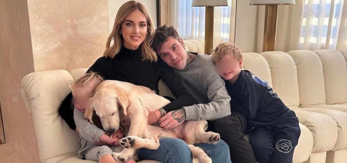 Chiara Ferragni e Fedez con i figli tate