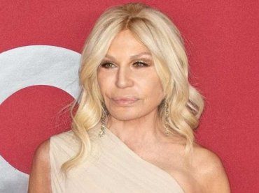 Avete mai visto il bagno di Donatella Versace? Al suo interno c’è un pezzo rarissimo