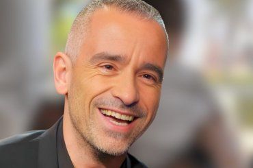 Eros Ramazzotti stringe forte Cesare, lo scatto intenerisce i fan – FOTO