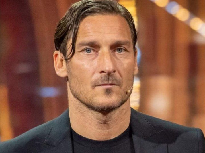 Francesco Totti, il gesto che scioglie i cuori, mai vista una dedica d’amore così: ‘Unico’