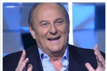 Duro colpo per Gerry Scotti, ‘costretto’ a cedere il posto: superato alla grande