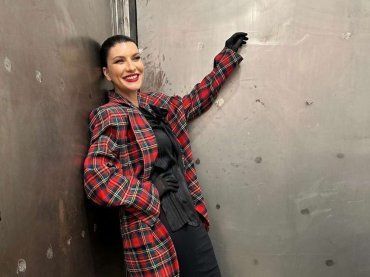 Laura Pausini in concerto a Milano, a sorpresa Biagio Antonacci duetta con lei ‘Tra te e il mare’