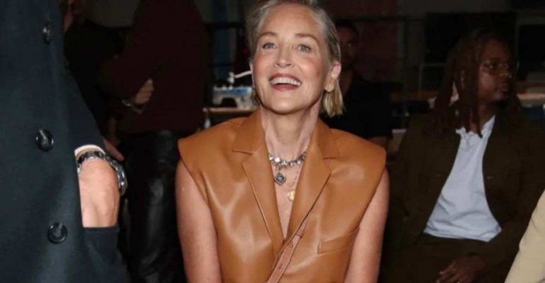 Sharon Stone cerca l’amore su Tinder, l’attrice è ufficialmente sul ‘mercato’