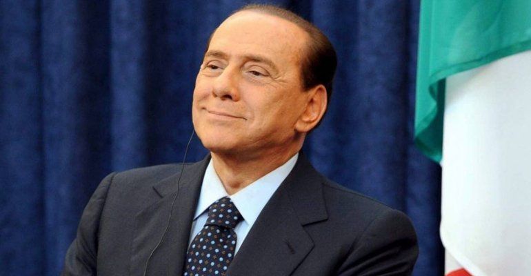 “Sono in contatto con Berlusconi”, l’uomo che sente il cavaliere dall’aldilà