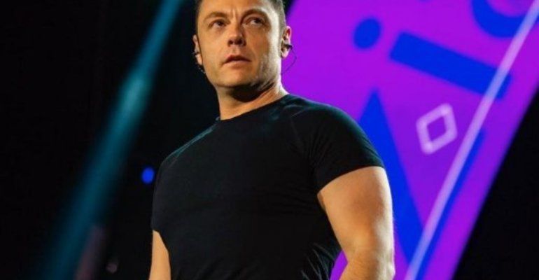 Tiziano Ferro vive un momento difficile, il cantante fa i conti con le sue ‘sere nere’