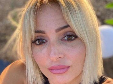 Veronica Peparini mostra la pancia, radiosa e felice si gode le sue gemelline