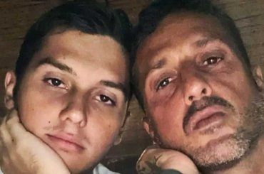 Fabrizio Corona va in clinica da Carlos, di cosa soffre il ragazzo e come sta oggi