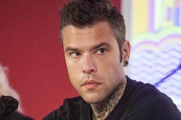 Fedez sbaglia hater: “Ti devasto” e mostra un’altra persona: quali le possibili conseguenze