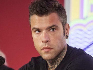 Fedez sbaglia hater: “Ti devasto” e mostra un’altra persona: quali le possibili conseguenze