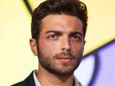 Gianluca Ginoble ‘bello da far girare la testa’, fan senza parole per il tenore del Volo – FOTO