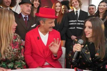 Fiorello, battuta di pessimo gusto ad Angelina: uno dei momenti peggiori di Viva Rai 2 – VIDEO