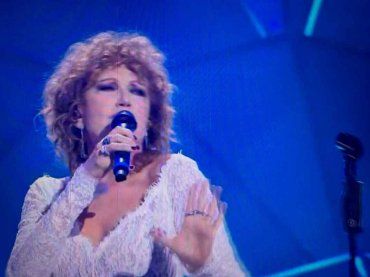 Fiorella Mannoia canta ‘Mariposa’, pubblico in visibilio