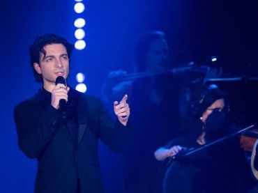 Gianluca Ginoble, ‘sembra una ventenne’ fa colpo la mamma del tenore del trio Il Volo – FOTO