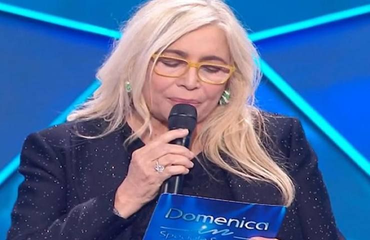 Mara Venier legge un comunicato Rai a Domenica In.