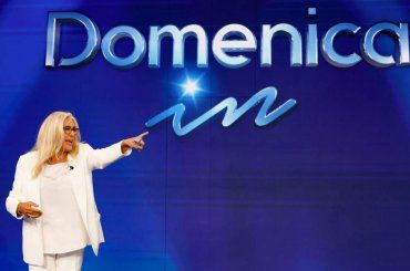 Domenica In, duro colpo per Mara Venier e le critiche sembrano non finire mai