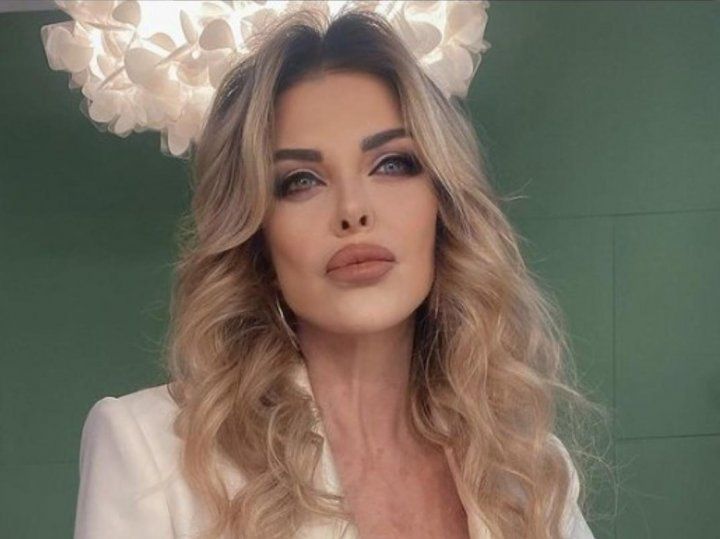 ‘Irriconoscibile, ma cos’è stato?’, Alba Parietti si scatta un selfie ed i commenti negativi la divorano – FOTO