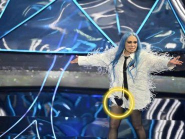 Sanremo 2024, la borsetta di Loredana Bertè sorprende: a cosa le serve e cosa contiene